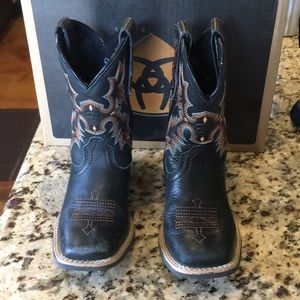 Boys Ariat Tombstone 9.5 boots